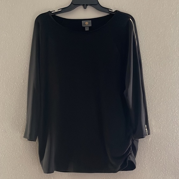 JM Collection Zipper Top! - Picture 7 of 7